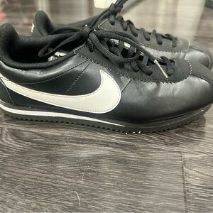 Nike Men's Black and Gray Sneakers